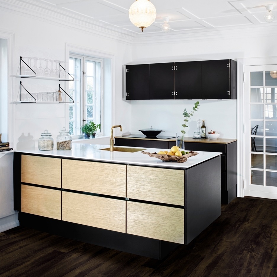 Кварцвиниловая плитка Moduleo клеевая Roots Country Oak 54991 1320×196×2,5 фото в интерьере